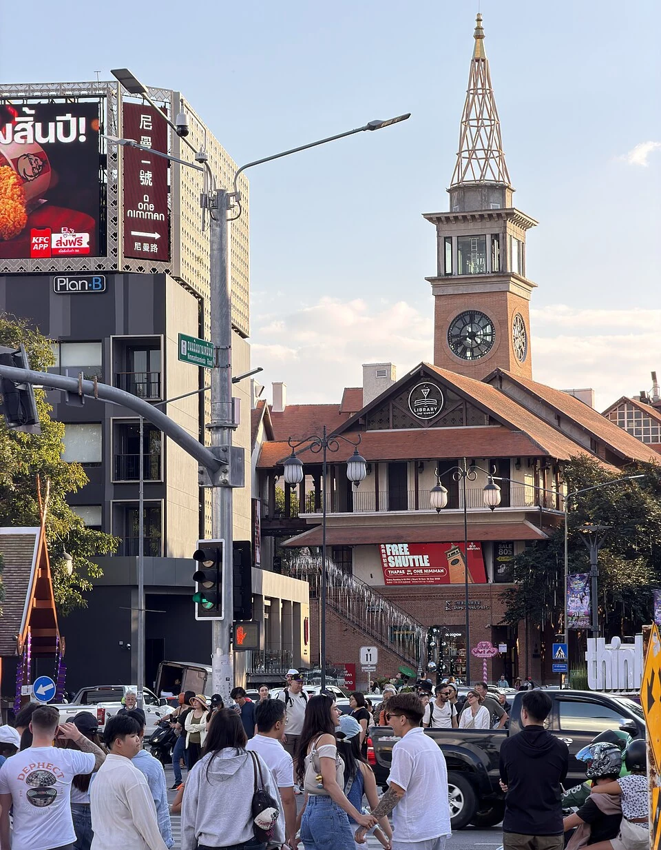 宁曼路街景,不是文中住宿门口