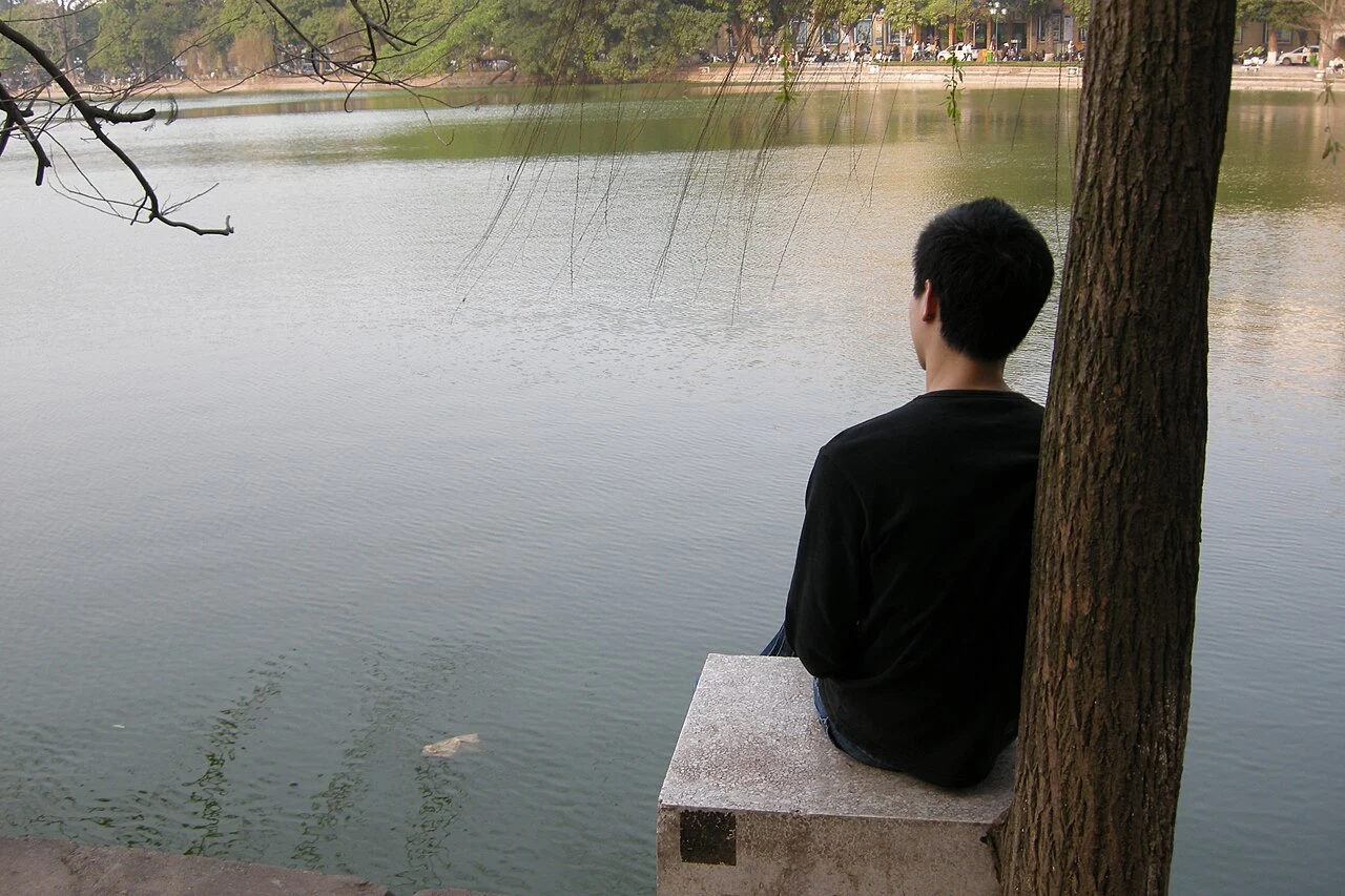 还剑湖与湖岸街道,摄于2008年;不对应某一家住处。