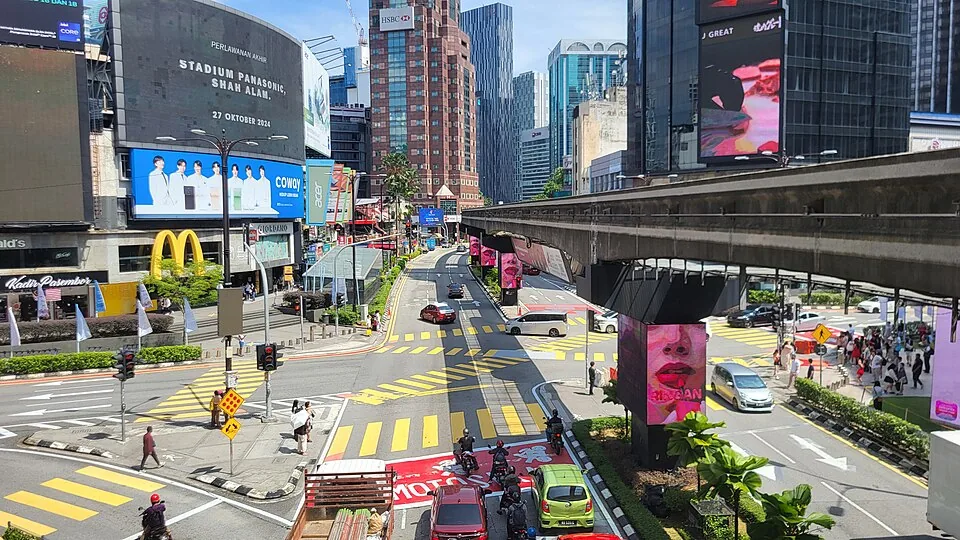 Bukit Bintang路口,摄于2024年。Renek78,CC0;复用已缩放转码的站点照片。
