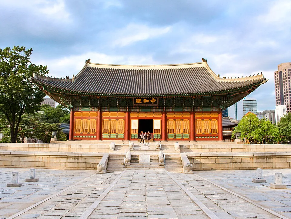 首尔城市实景，仅作环境配图。